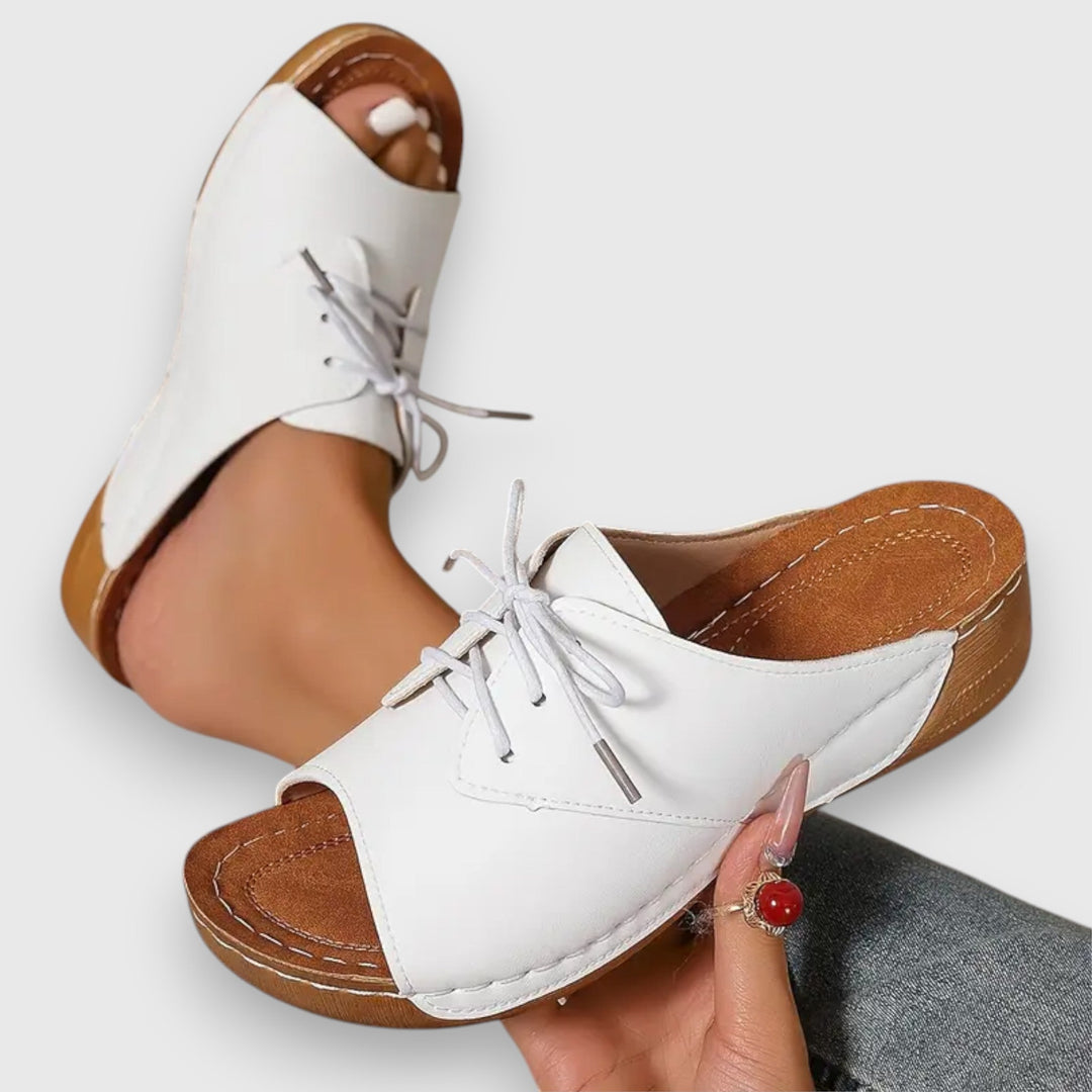 Saskia – Vintage-Style Sandal