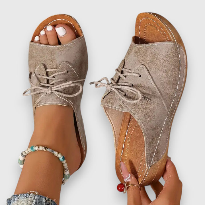 Saskia – Vintage-Style Sandal